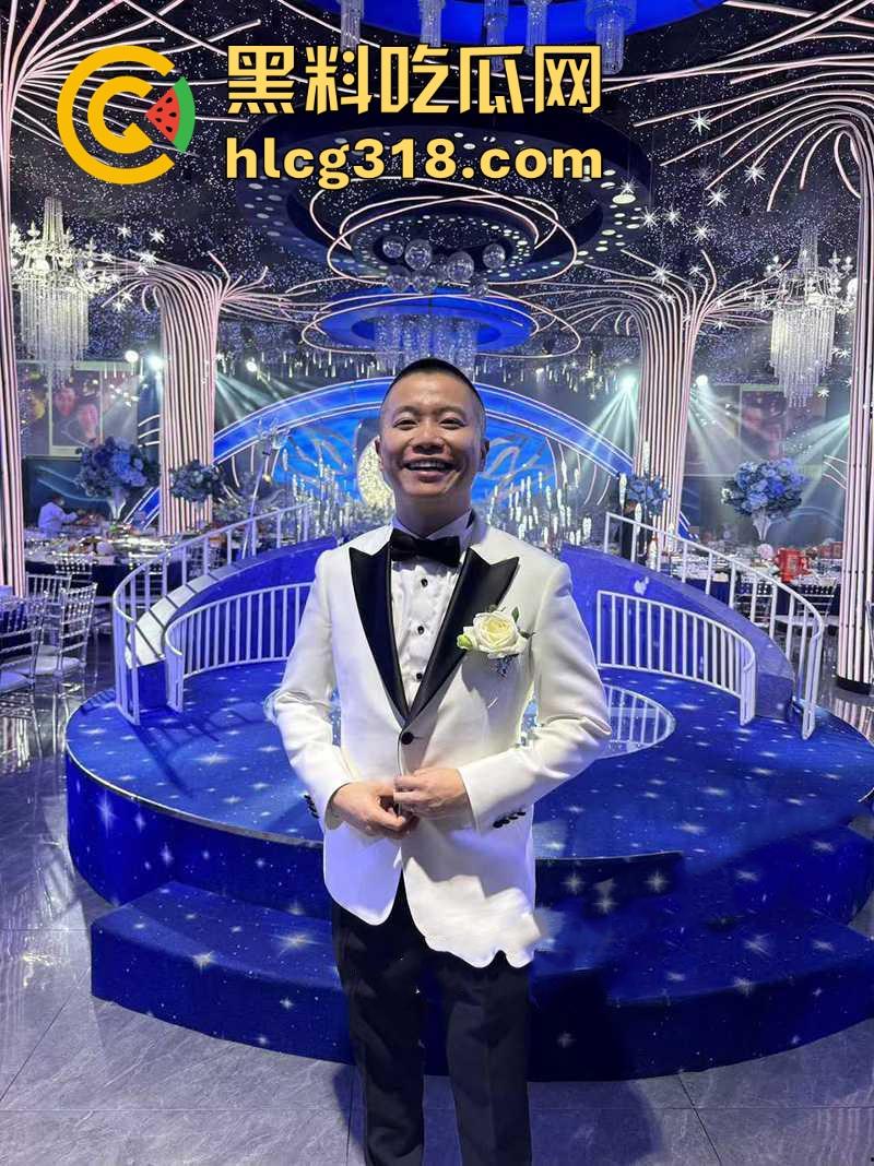 四川一对同性恋的特殊婚礼,冒着被人嘲笑的风险勇于做自己,“新娘