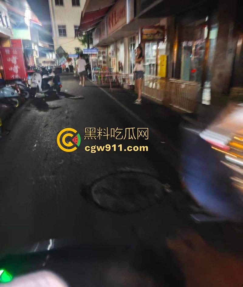 广西夜市惊现高质量站街女,年轻又漂亮,极品身材,00后妹子150块10分钟,性价比高到老表们乐开花!-7