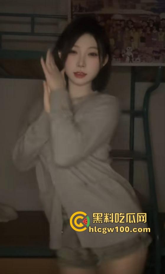 抖音『丫丫Bbar』人称年轻版程老师,直播天天盯射开撸太上头,车速快到起飞,今晚直播间集结冲爆她!-3