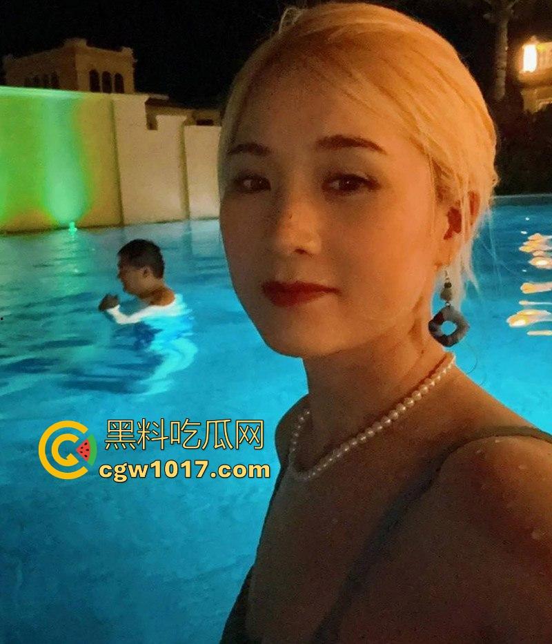 浙江丰满巨乳熟女日常性爱日常！奶子雪白丰满，屁股翘得犯规，从后面一插到底，啪啪声震天响！