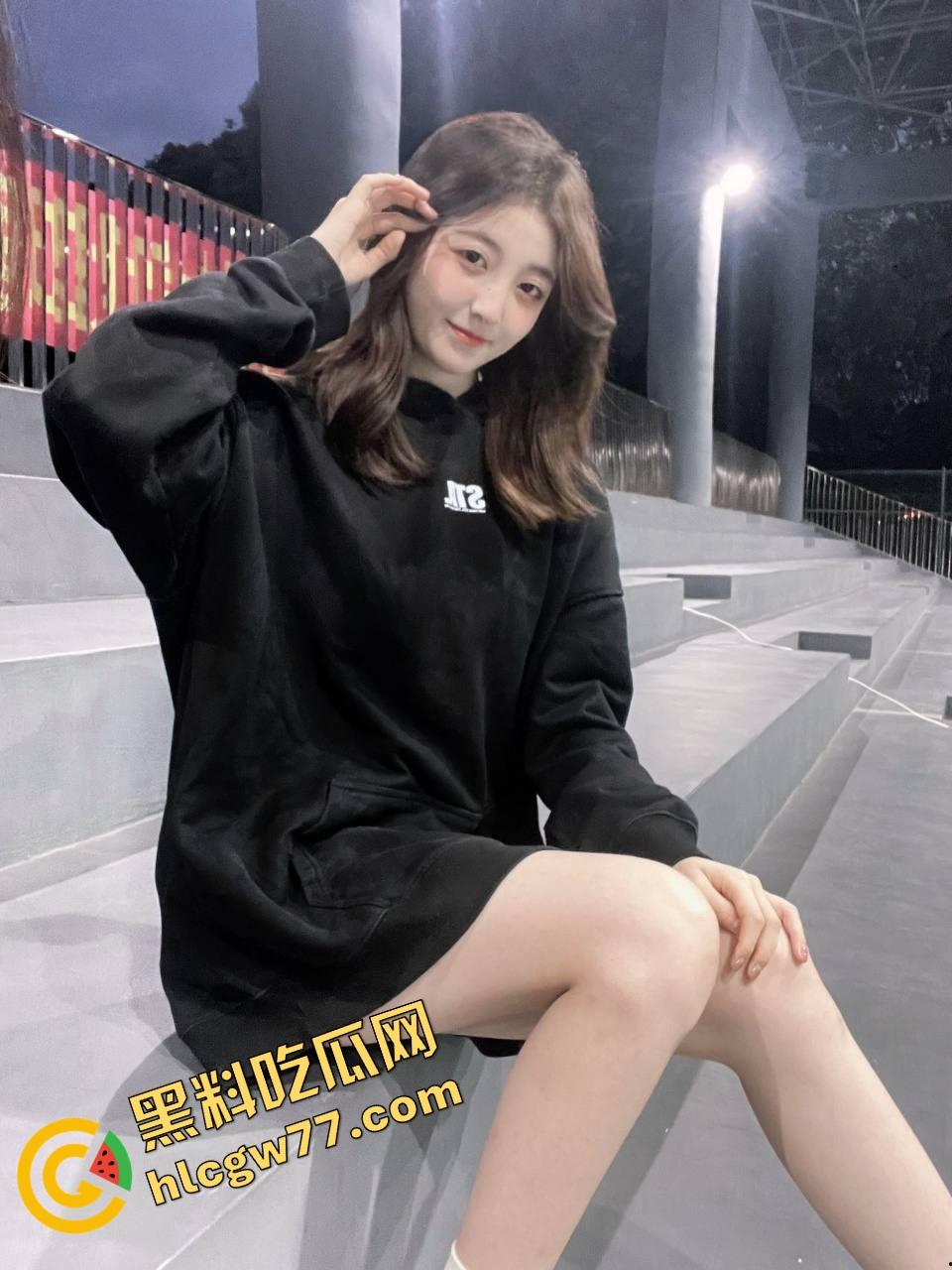 海角乱伦大神周末电竞酒店迷陷亲妹石榴裙，强吻抠抠坑偷偷拔套狂射粉逼，菊花被粗棒捅烂浪叫如狗！