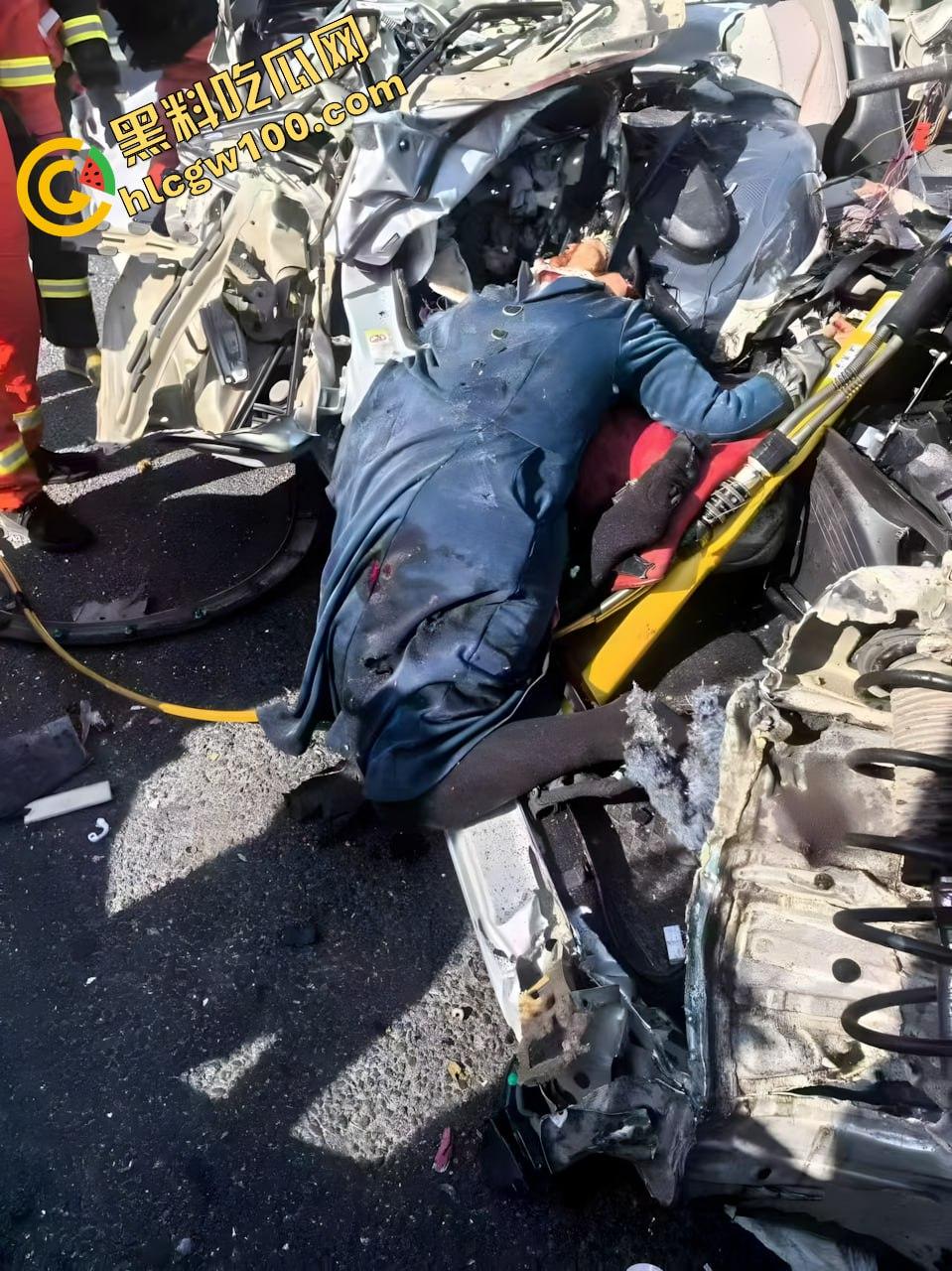 胆小勿入!广东河源比亚迪-元失控120码直撞大货车瞬间解体,女司机头都压碎了!-11