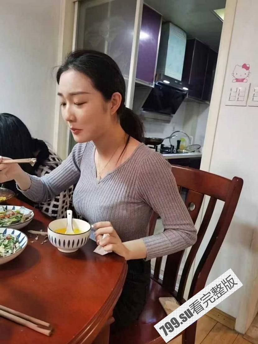 【精品泄密】烟台王亚楠与男友图影泄密 胸口满是草莓 深喉吃鸡被塞满