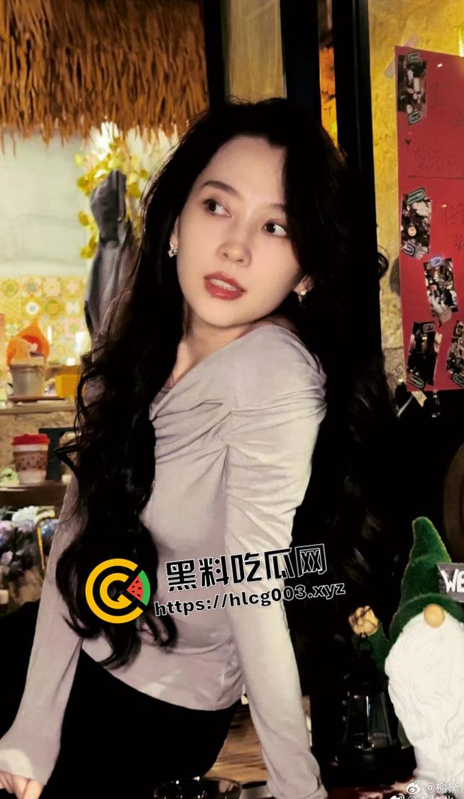 汪峰又找老婆啦!拿下小19岁新疆百万粉网红【森林北】【汪峰】老牛吃嫩草 不愧是皮裤汪-4