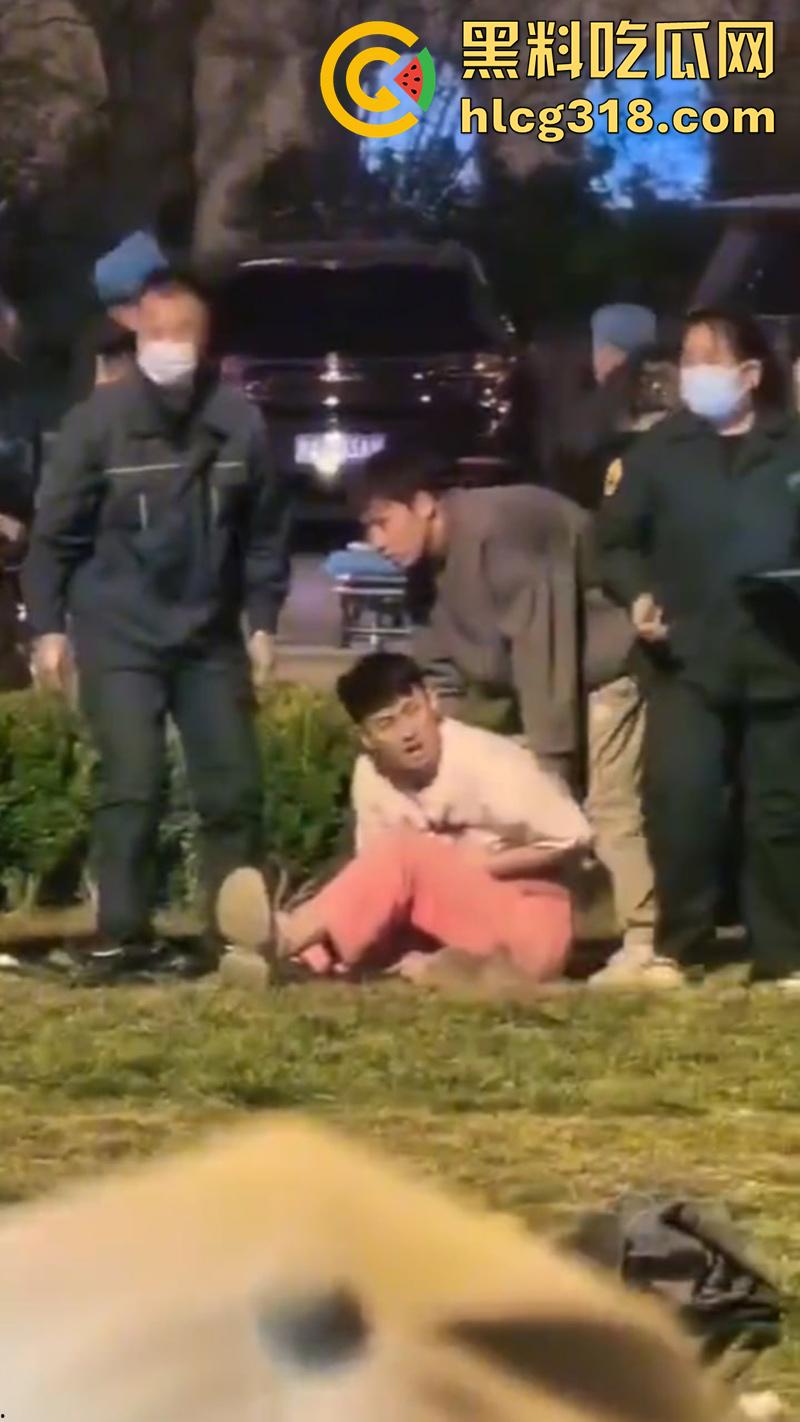 孩子吵架大人动刀杀人,河北石家庄因孩子起争执,叫来朋友群殴,结果朋友直接掏刀捅人!-4