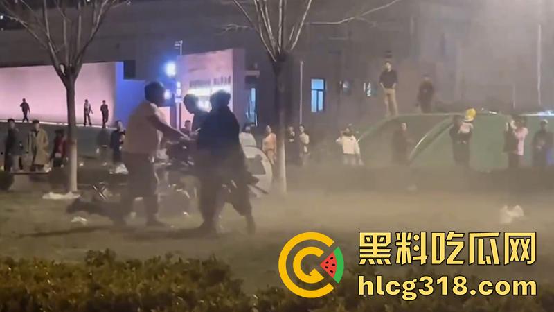 孩子吵架大人动刀杀人,河北石家庄因孩子起争执,叫来朋友群殴,结果朋友直接掏刀捅人!-6