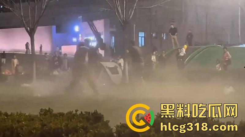 孩子吵架大人动刀杀人,河北石家庄因孩子起争执,叫来朋友群殴,结果朋友直接掏刀捅人!-7