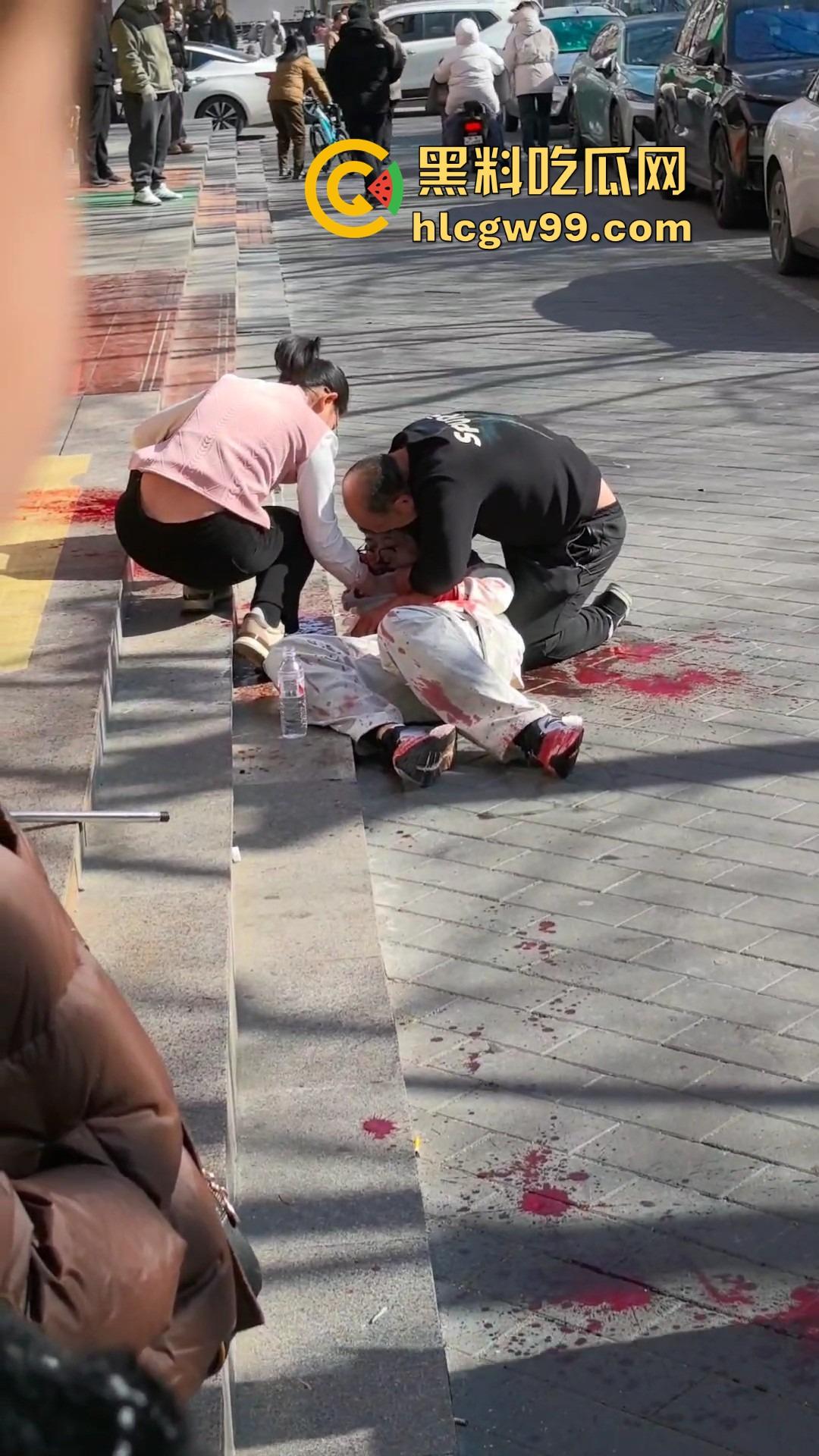 富民街初中生意外摔倒 大动脉被铁棍刺穿 拔出瞬间血喷三尺 现场惨烈当场没了!-5