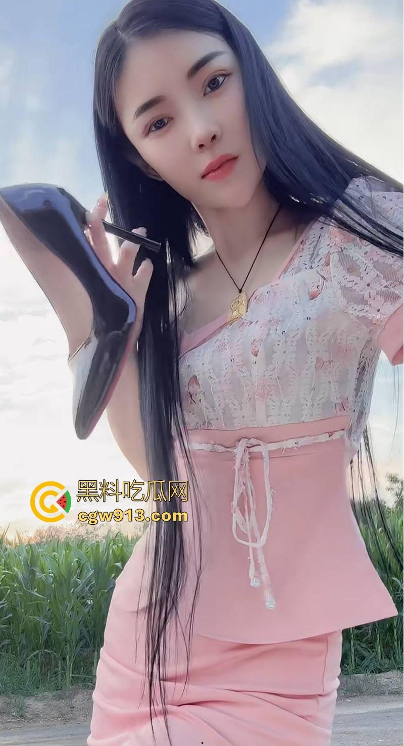 快手网红【小师妹甜甜】御姐气质风情万种,大尺度私拍性感骚舞,扭臀挑逗诱惑拉满!-2