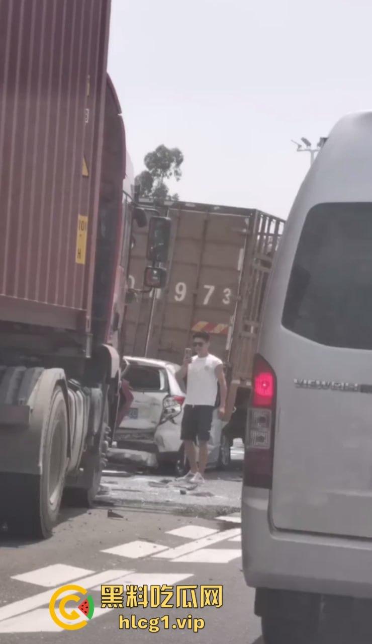 突发!广州番禺发生多车相撞事故 现场画面流出 让人非常震撼…-2