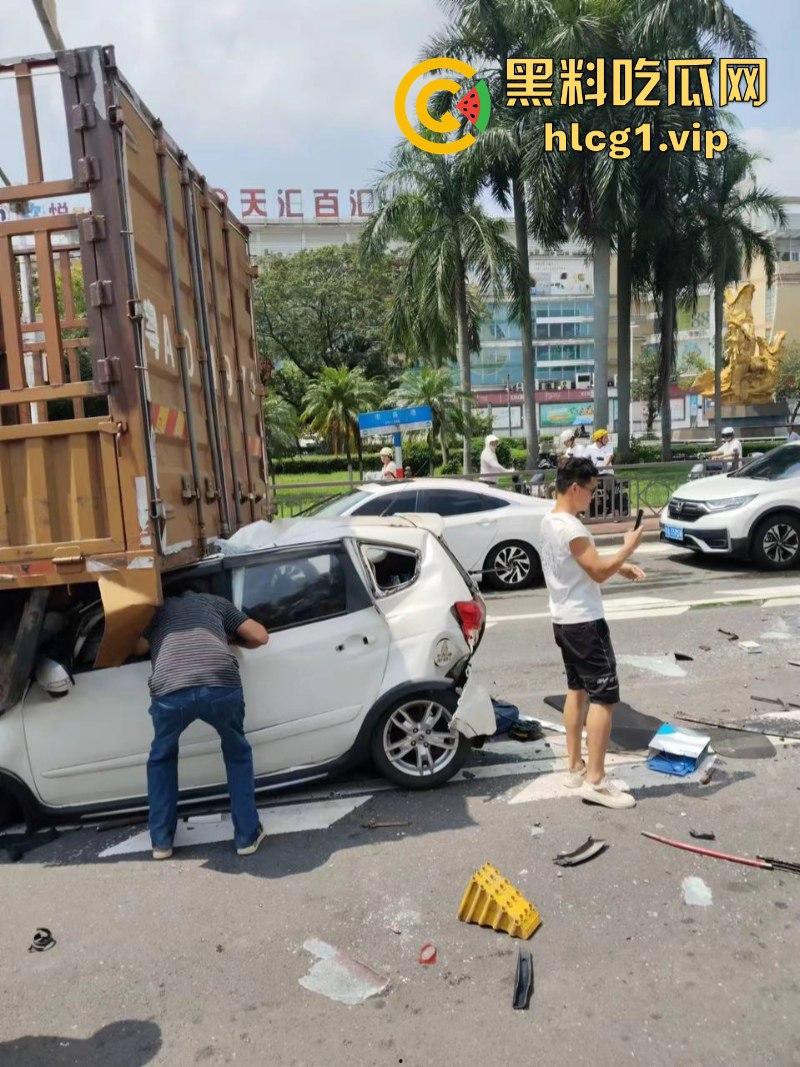 突发!广州番禺发生多车相撞事故 现场画面流出 让人非常震撼…-7