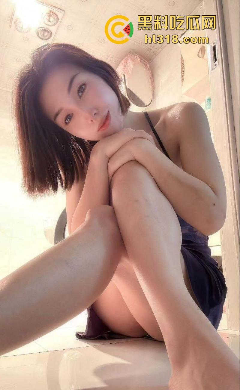 黑龙江鹤岗小学语文老师【李瑶】不雅视频曝光，清纯教师私下骚浪反差，居家裸聊自慰尺度惊人 ！