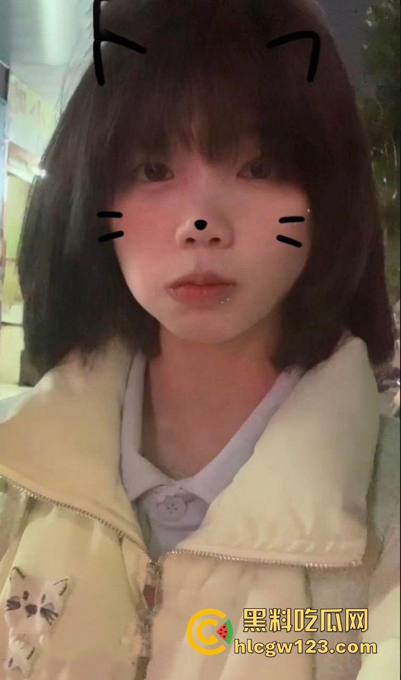 武汉工商学院大一小母狗【林萍如】和男友裸聊视频曝光 宿舍内骚浪自慰为男友解馋！