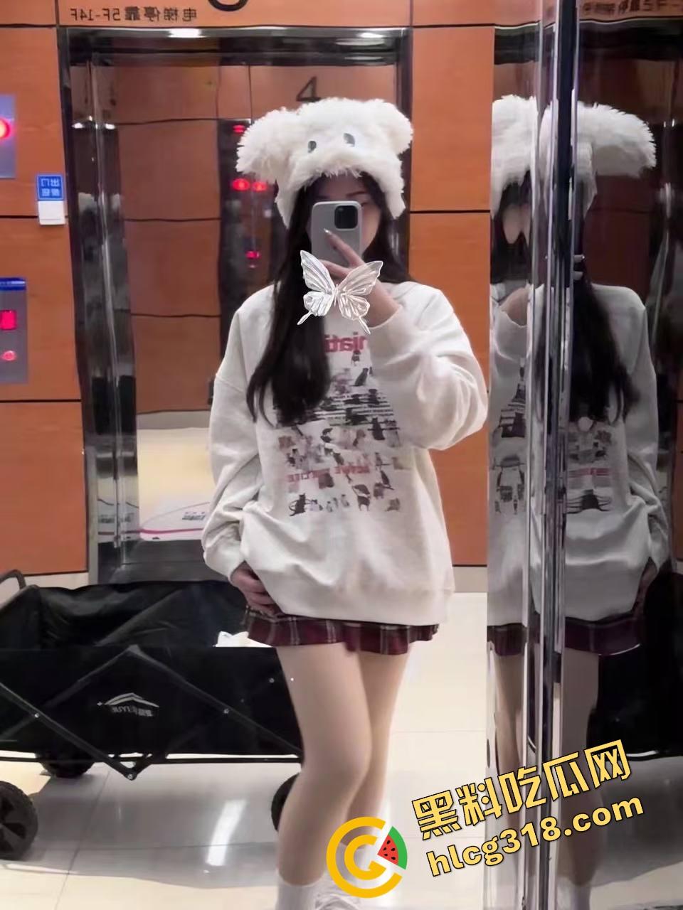 体育系学弟爆操骚学姐,爽的学姐掰腿享受鸡巴抽插,高潮一波接一波,现场淫水四溢!-4