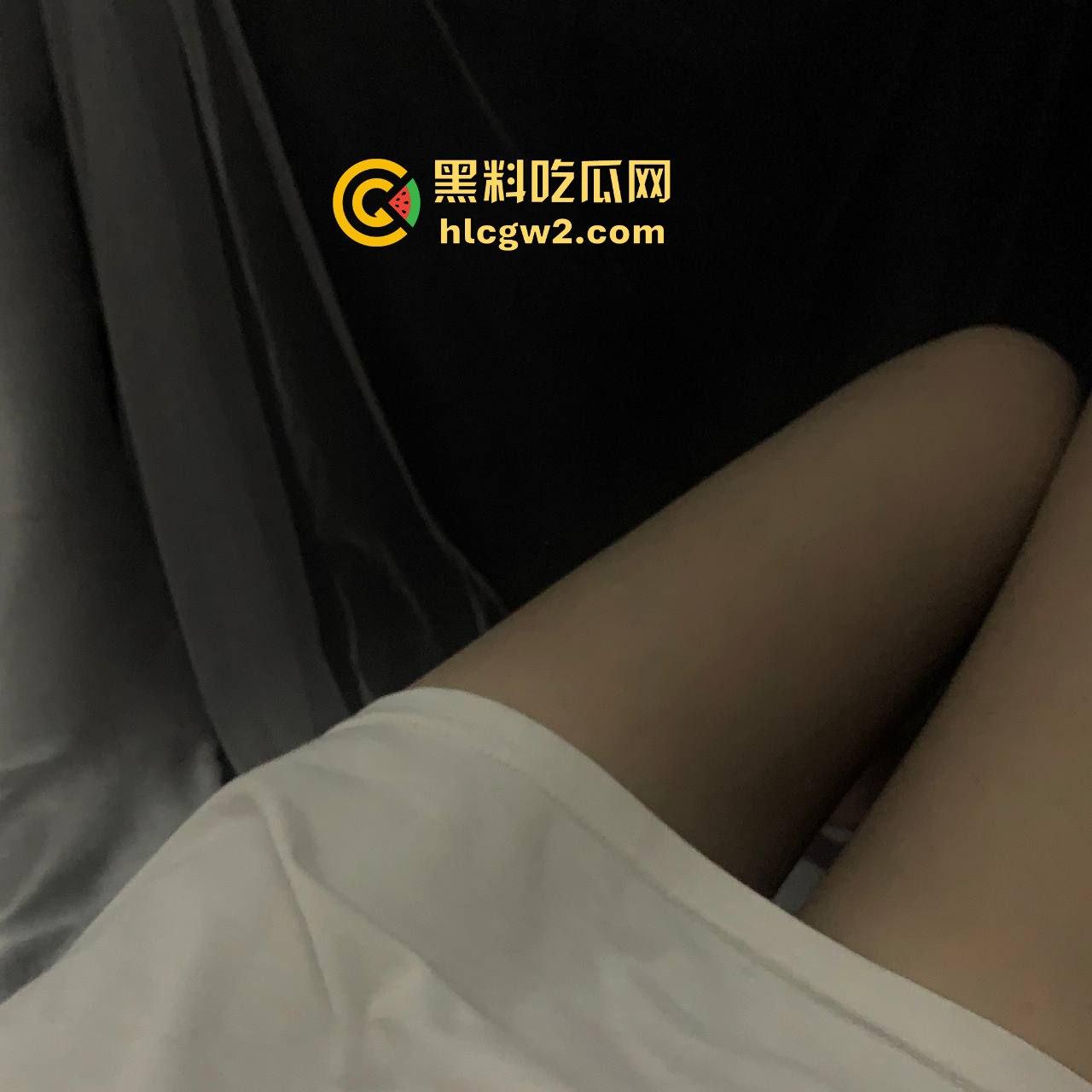 02的福利姬【露瑶】喜欢被抱起来插 水多骚得要命 被金主们玩黑逼的天生母狗圣体 高潮时还一边道歉!-4