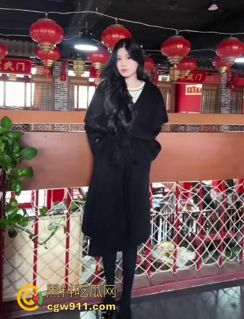 河北肃宁颜值小美【陈丽芬】清纯学妹穿情趣黑丝,撅臀挨操超会呻吟,小穴黝黑淫水泛滥,纯反差骚婊!-3