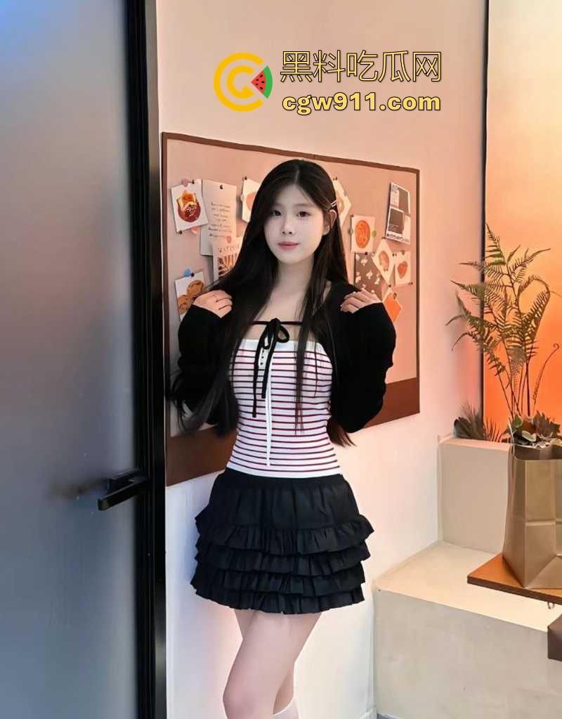 河北肃宁颜值小美【陈丽芬】清纯学妹穿情趣黑丝,撅臀挨操超会呻吟,小穴黝黑淫水泛滥,纯反差骚婊!-6