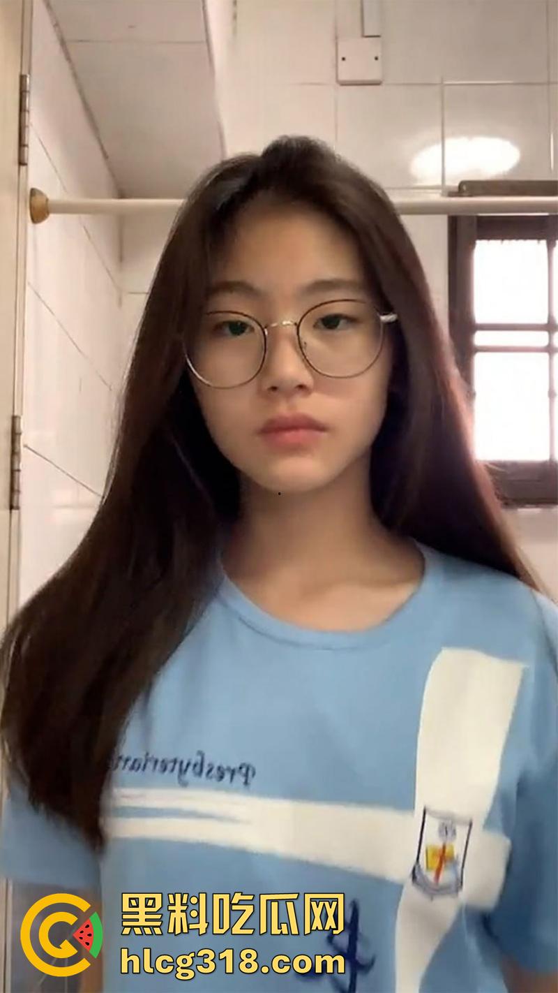 茂名一中白月光女神【梁思瑶】，脸蛋精致酮体诱人，约炮大屌体育生，后入打桩白嫩美臀。