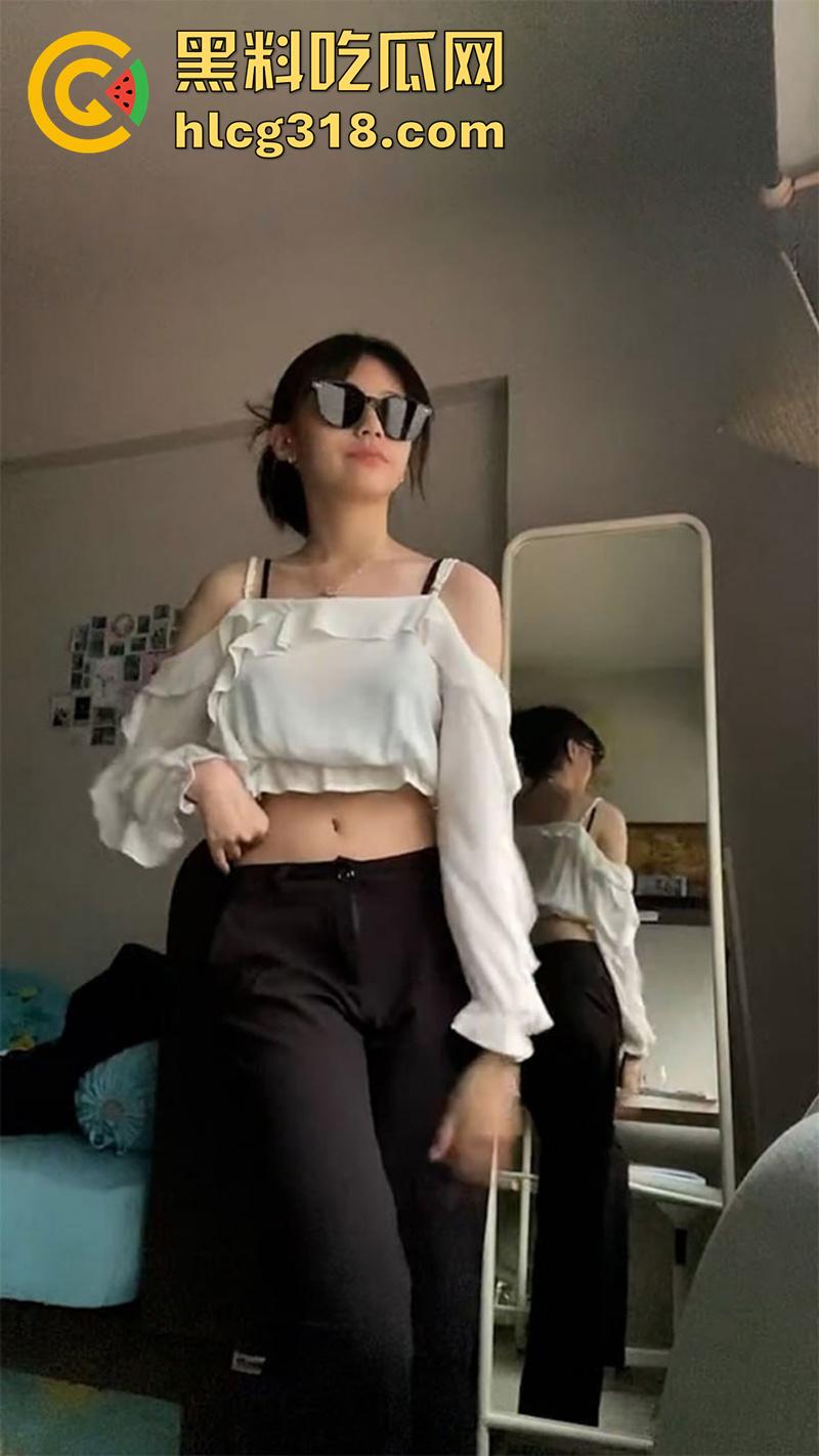 茂名一中白月光女神【梁思瑶】,脸蛋精致酮体诱人,约炮大屌体育生,后入打桩白嫩美臀。-6