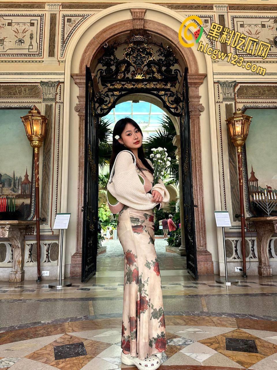 高颜值反差婊【贺晓晓】被前男友曝光 , 露脸舔屌玩到拉丝 , 撅臀掰逼无套后入!-8