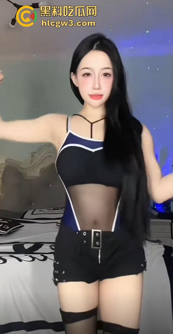 抖音主播『李大嘴儿』大哥重金定制甩奶擦边视频曝光,骚比带口罩狂抖巨奶,黑丝豹纹丁字裤口罩挡不住!-4