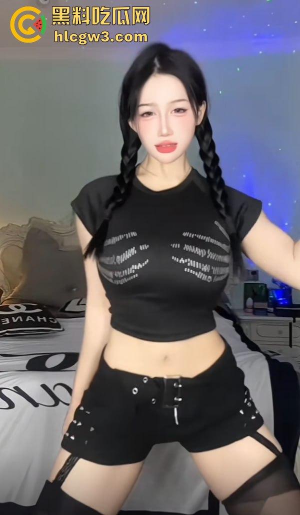 抖音主播『李大嘴儿』大哥重金定制甩奶擦边视频曝光,骚比带口罩狂抖巨奶,黑丝豹纹丁字裤口罩挡不住!-6