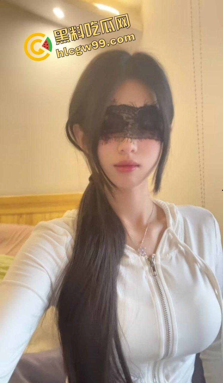 抖音极品御姐超模骚鸡【烨叶】罕见梨形大美奶诱惑至极，解锁蕾丝蒙眼伸舌狂舔肉棒吸蛋！惨遭泄密独家曝光！-5