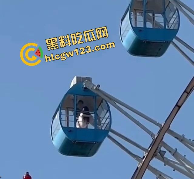 宁波摩天轮上疯狂野炮,骚女坐上去骑到飞起 哥们拿着旗舰手机超清偷拍全过程 群里分享给兄弟吃瓜!-11