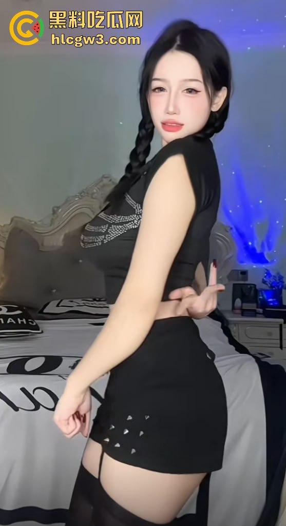 抖音主播『李大嘴儿』大哥重金定制甩奶擦边视频曝光,骚比带口罩狂抖巨奶,黑丝豹纹丁字裤口罩挡不住!-13