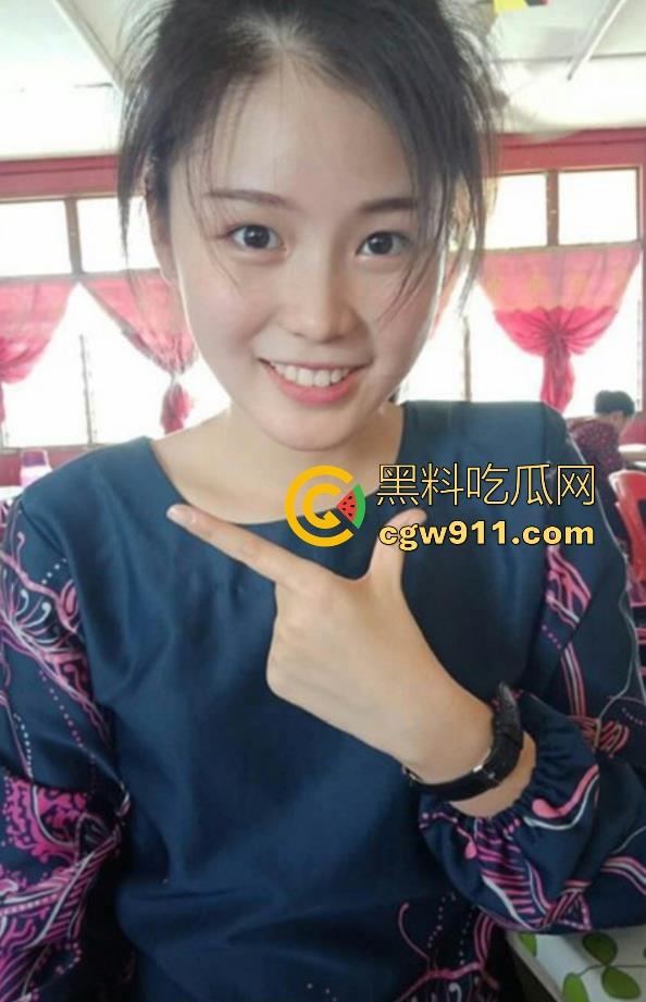 广州外企白领高管【沈佳奕】跟男友自拍啪啪流出，口交深喉吞精，一线天白虎嫩穴猛插，直接看射了！-3