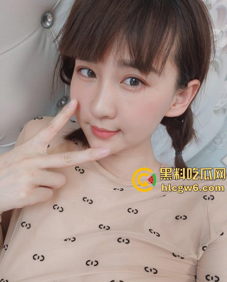 广东医科大学高颜值学妹【廖茵】跟男友裸聊性爱视频来袭,大胆的展示引以为傲的身材。-5