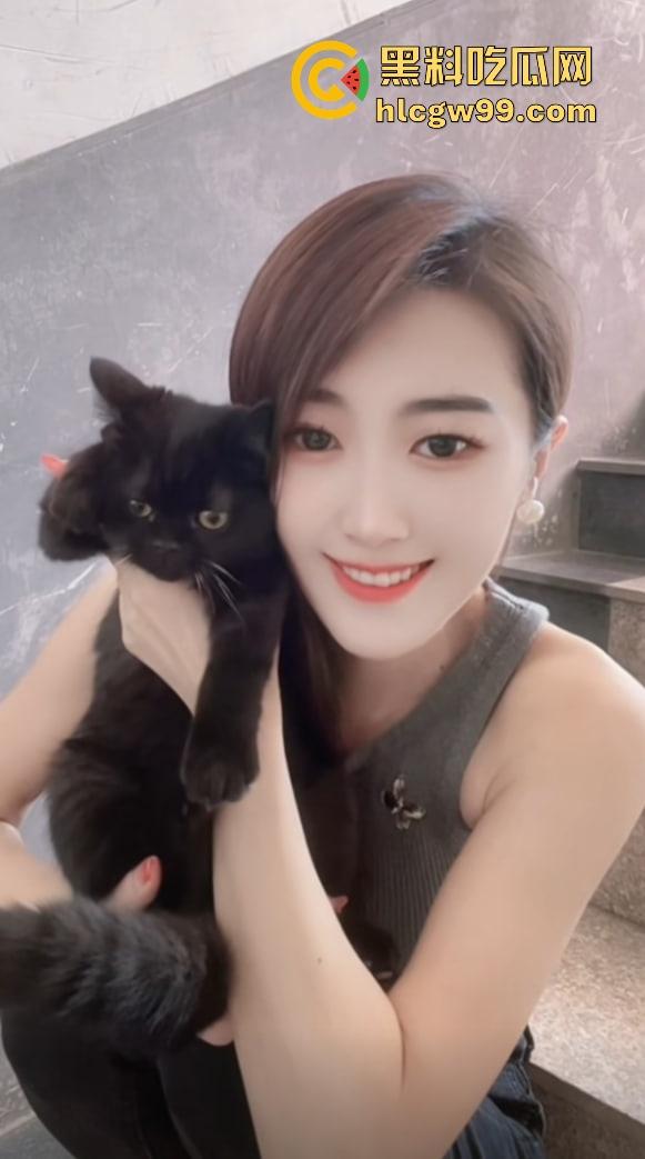 抖音主播『 小龙女』流量密码解锁,跳蛋一塞,骚逼水库瞬间泄洪,喷得满地湿哒哒,地表最强喷泉!-4