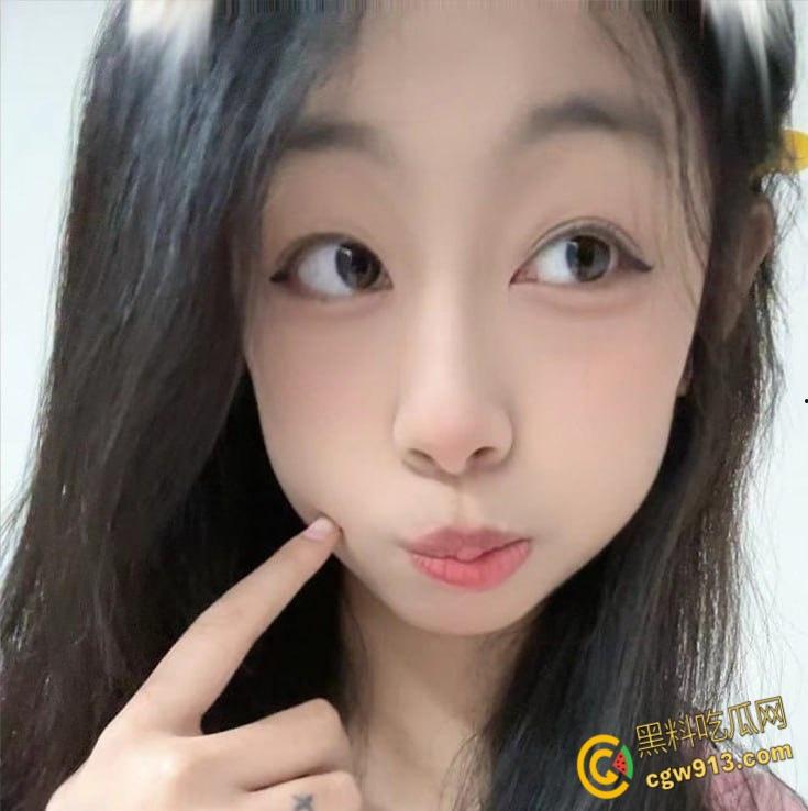 浙江17岁小母狗【徐迎运】,为讨好金主与其朋友3p,舌钉口活别致舒服,未成年酮体就是嫩啊!-2