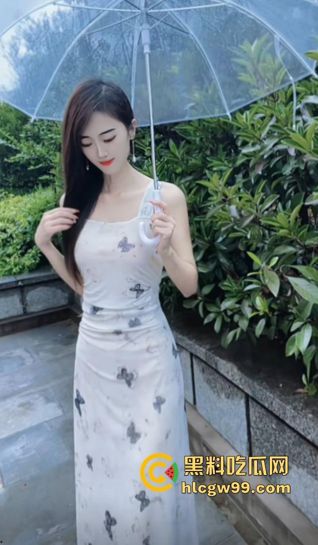 抖音主播『 小龙女』流量密码解锁,跳蛋一塞,骚逼水库瞬间泄洪,喷得满地湿哒哒,地表最强喷泉!-6