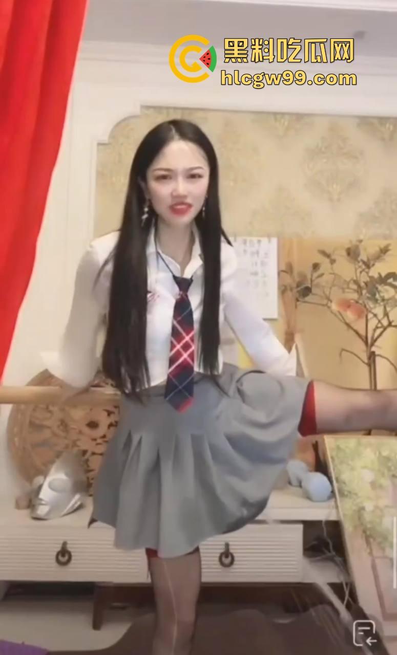 抖音主播『 小龙女』流量密码解锁,跳蛋一塞,骚逼水库瞬间泄洪,喷得满地湿哒哒,地表最强喷泉!-10