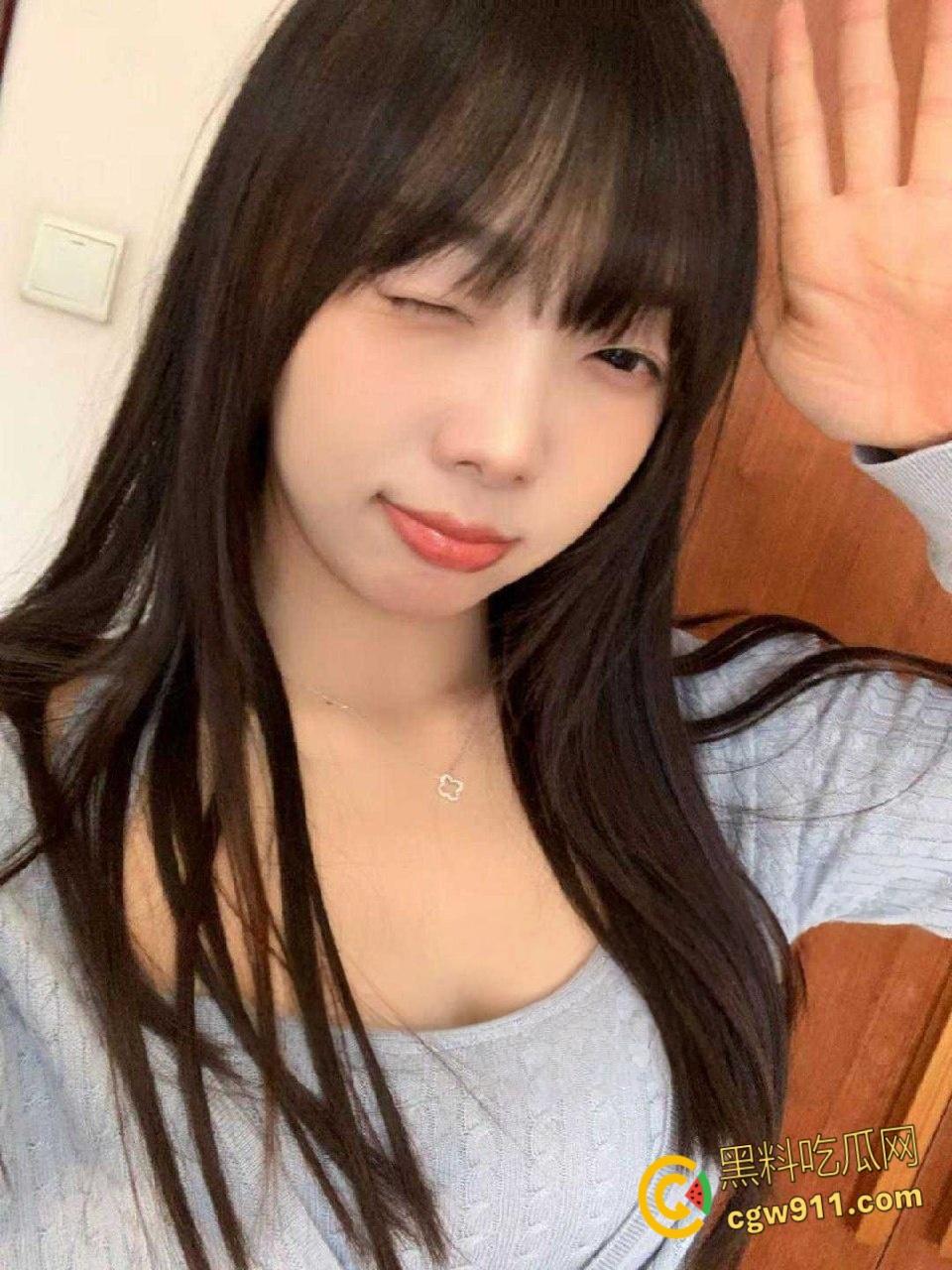 沈阳农业大学研究生【贺芳欣】，被前男友肆意调教无套爆操，玩腻后惨遭抛弃，眼镜妹不仅反差还傻白甜 ！