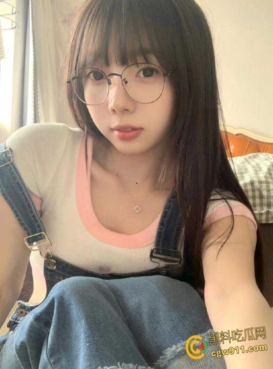 沈阳农业大学研究生【贺芳欣】,被前男友肆意调教无套爆操,玩腻后惨遭抛弃,眼镜妹不仅反差还傻白甜 !-4