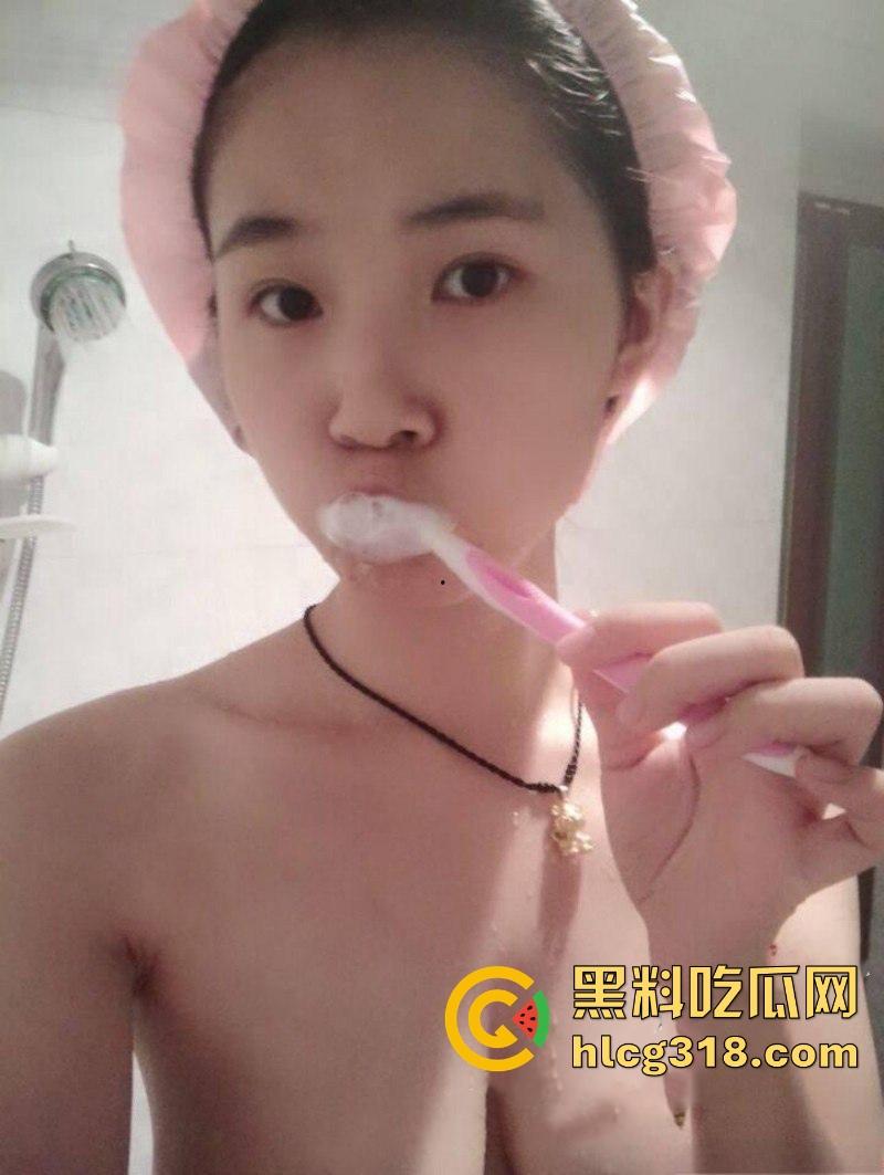 在校清纯巨乳妹妹情窦初开,发裸拍勾引已婚堂哥做爱,手指扣弄娇嫩小穴挑逗,身材火辣奶软水多-3