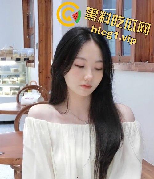 广西反差美女「赵晓玲」被包养真相曝光!奶茶店老板娘人设崩塌!被金主无套抽插叫声撩人!-5