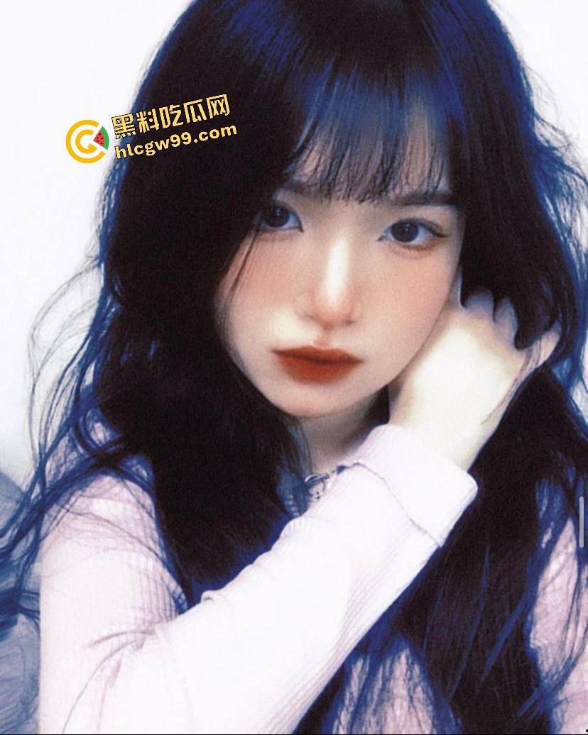 江西传媒职业清纯嫩妹反差婊【许雯婷】家中寂寞露奶发骚，破洞女仔裤暴插骚逼！独家曝光流出！