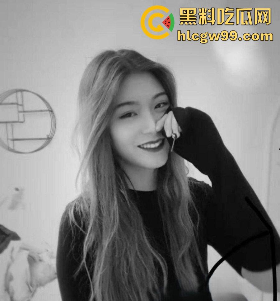 劳斯莱斯车主群惊天大瓜！老婆竟成共享资源，男主毫不介意反获群友点赞，这到底是资本玩法还是纯绿帽？