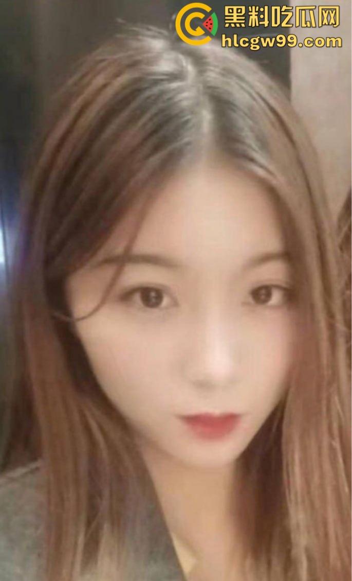 劳斯莱斯车主群惊天大瓜!老婆竟成共享资源,男主毫不介意反获群友点赞,这到底是资本玩法还是纯绿帽?-3