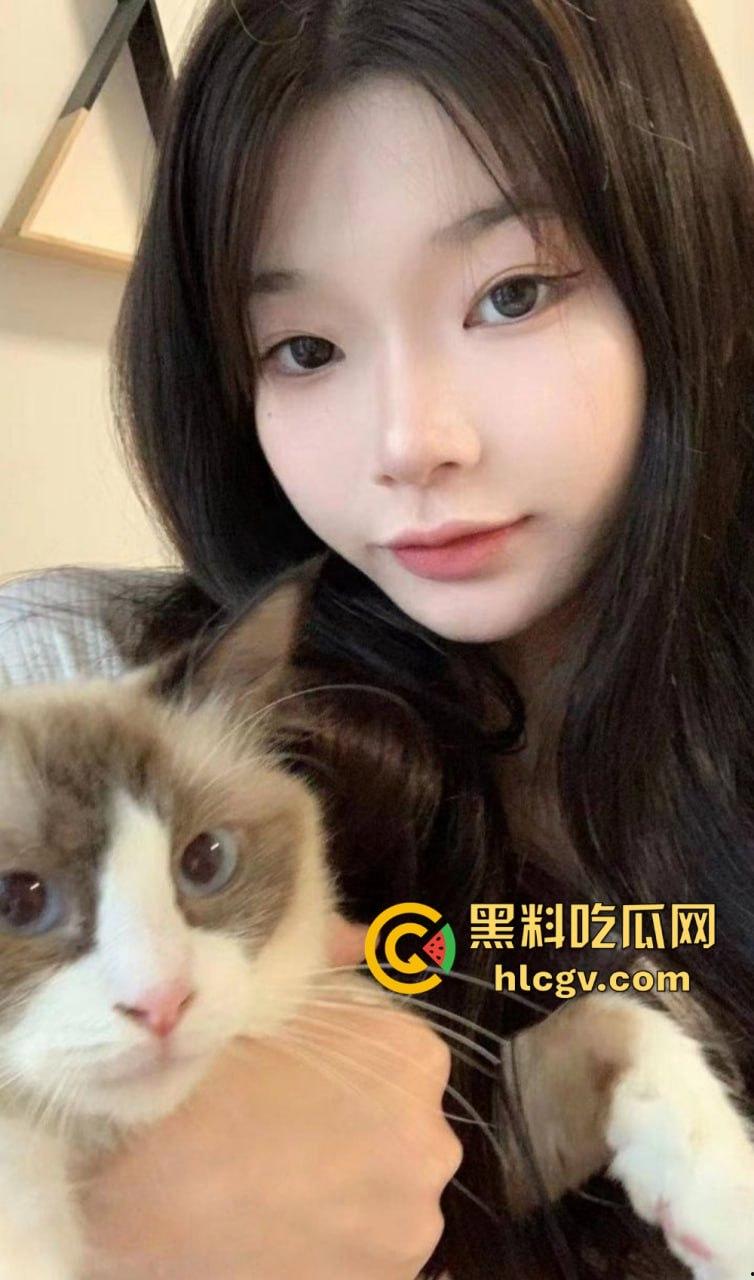 推特【委屈小狗】彻底放飞！黑丝长腿无毛嫩鲍各种姿势任人操，妥妥的后入极品！