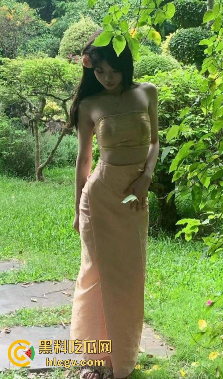 推特【委屈小狗】彻底放飞!黑丝长腿无毛嫩鲍各种姿势任人操,妥妥的后入极品!-2