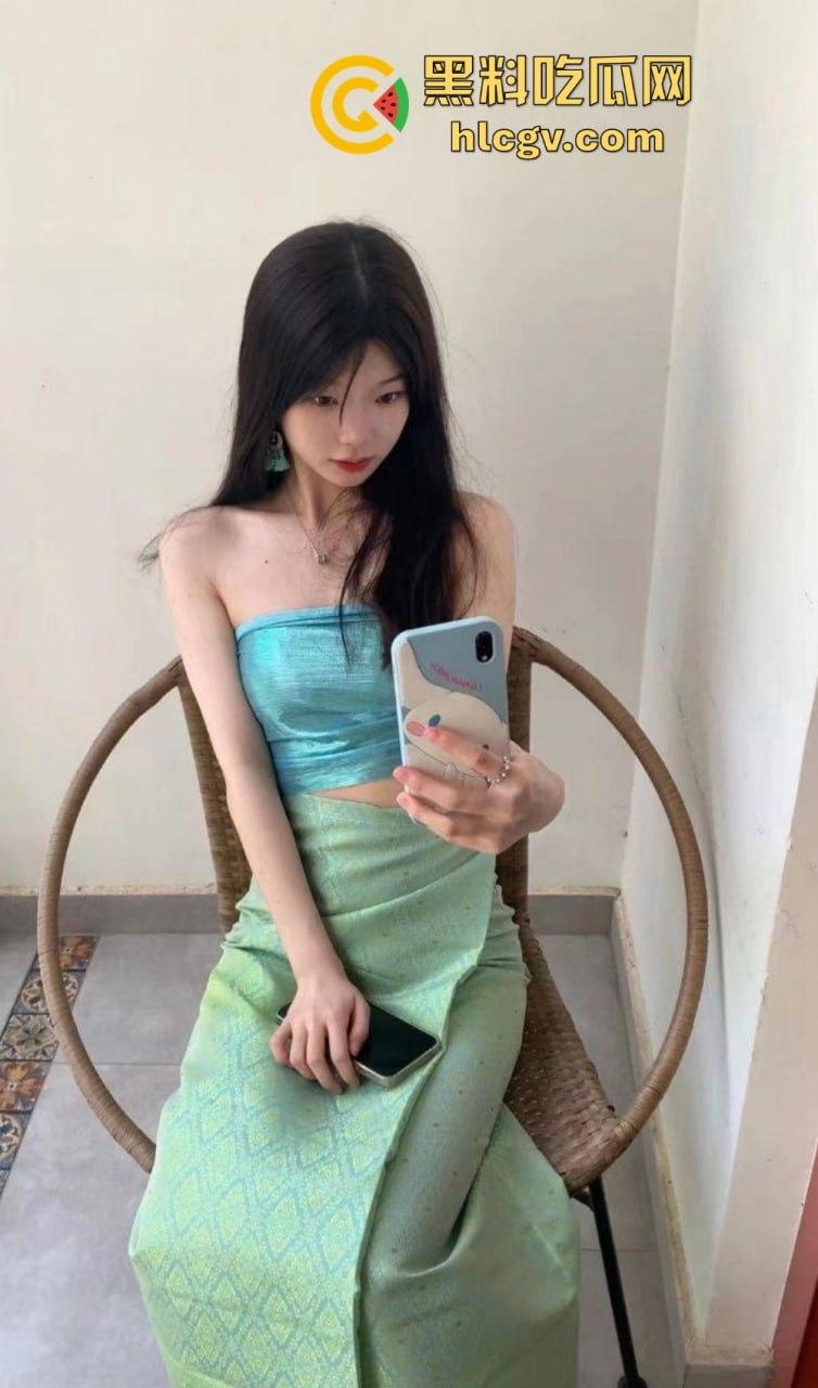 推特【委屈小狗】彻底放飞!黑丝长腿无毛嫩鲍各种姿势任人操,妥妥的后入极品!-4