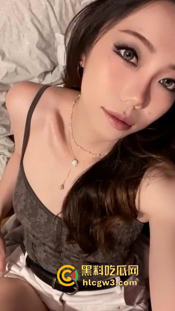 抖音网红【小温蒂】性感反差母狗 背着男朋友偷吃 口爆吞精舔脚毒龙 圆润美臀被疯狂后入!-6