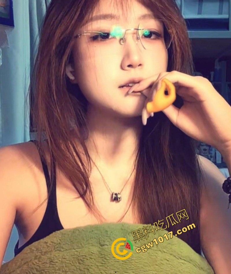 上海电力大学【贾赵依】醉酒失身：狂野激情视频曝光，同学狂操嫩穴，淫荡姿态尽显，令人血脉贲张-7