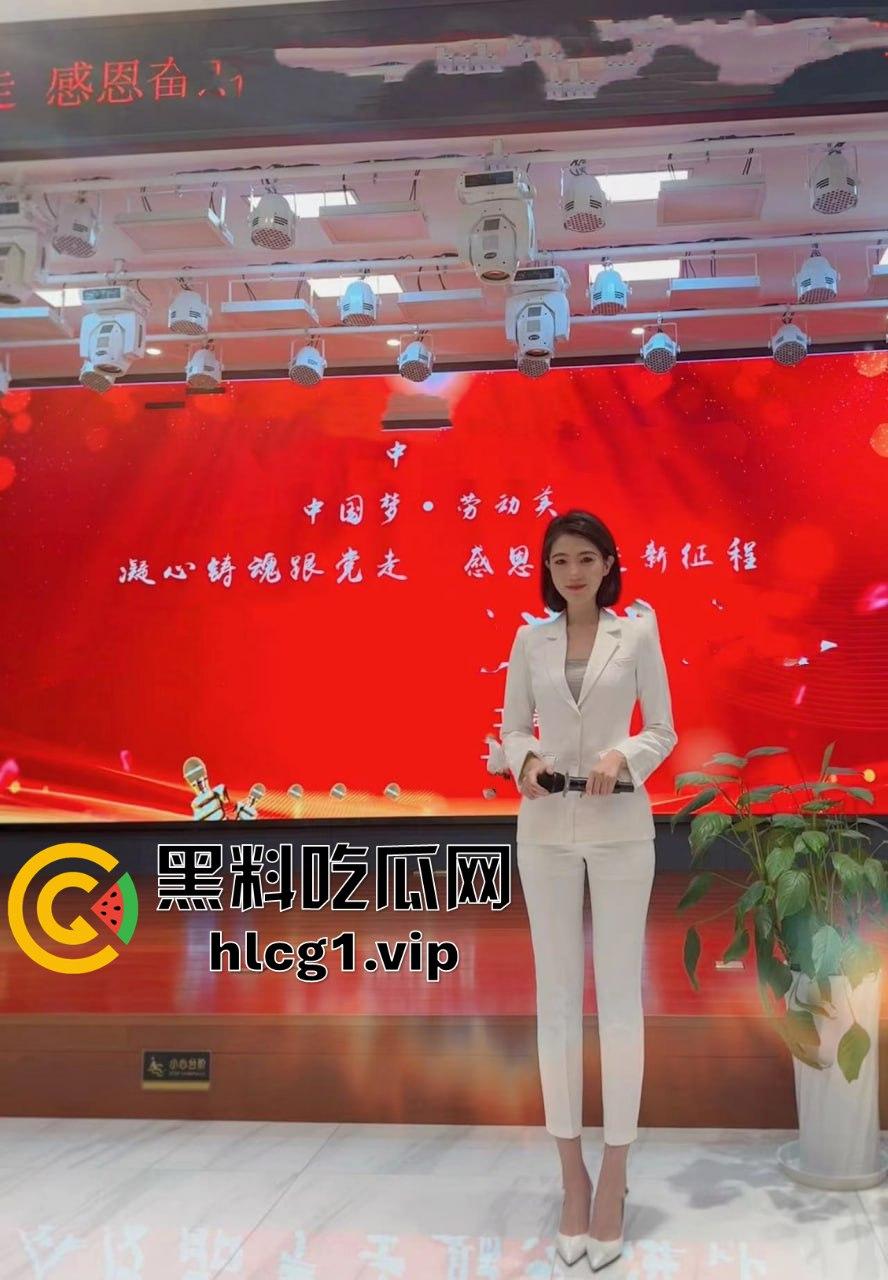 青岛电台主持人劳斯莱斯拍视频!渔网黑丝诱惑大哥,金主爸爸成就背后风光!-2