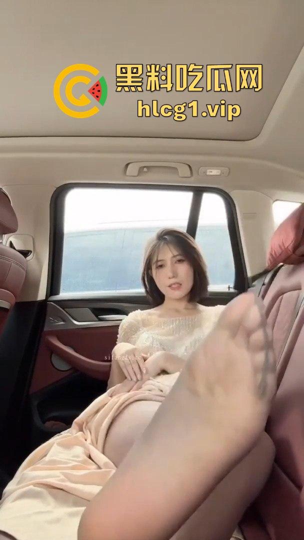 青岛电台主持人劳斯莱斯拍视频!渔网黑丝诱惑大哥,金主爸爸成就背后风光!-4