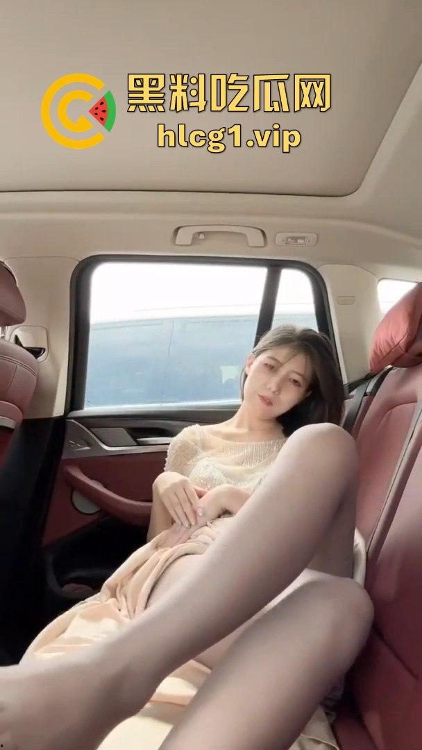 青岛电台主持人劳斯莱斯拍视频!渔网黑丝诱惑大哥,金主爸爸成就背后风光!-5